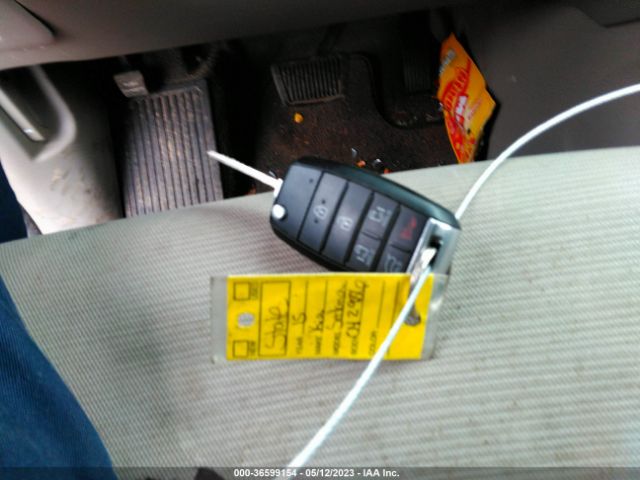 KNDMB5C11F6042986 KIA SEDONA LX