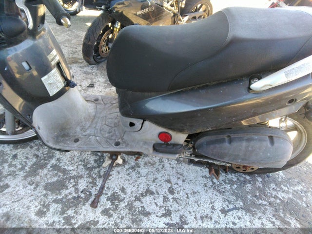 2006 GENUINE BUDDY SCOOTER VIN: RFGBSLKD76SLH4054