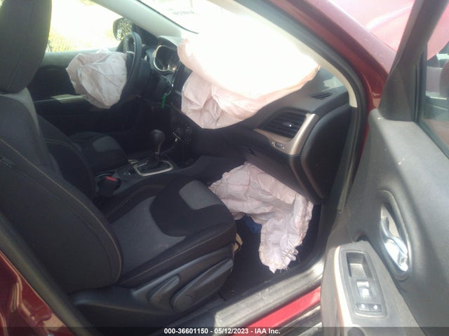 1C4PJLCB9JD622620 Jeep Cherokee Latitude Tech Connect