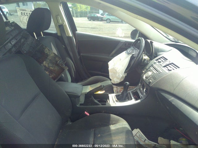 2011 MAZDA MAZDA3 I SPORT VIN: JM1BL1UFXB1437652