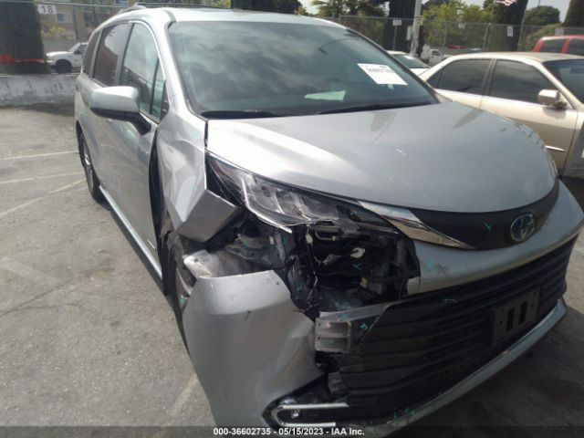 5TDJRKEC5MS067933 Toyota SIENNA XLE