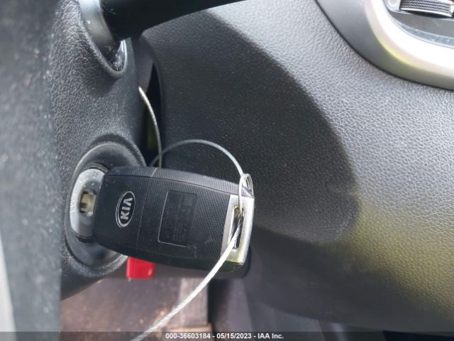 5XYPG4A3XHG258106 KIA SORENTO LX