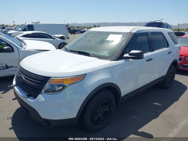 Ford UTILITY POLICE 2015 1FM5K8AR2FGB52336 Image 2