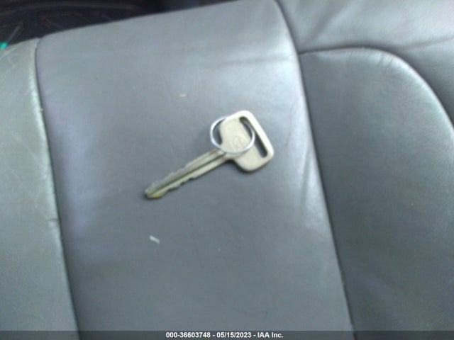 2004 TOYOTA AVALON XL/XLS VIN: 4T1BF28B14U385376