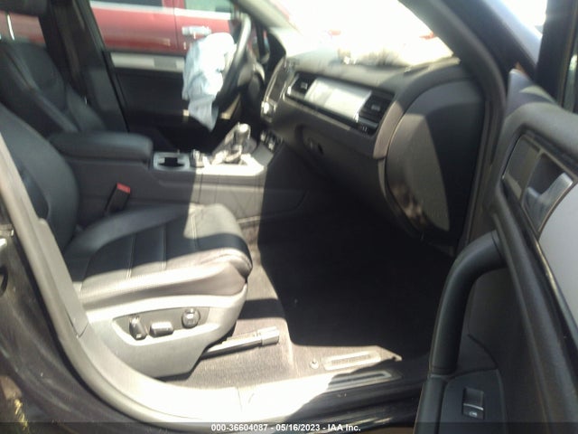 WVGDF9BP1ED008568 Volkswagen Touareg R-line