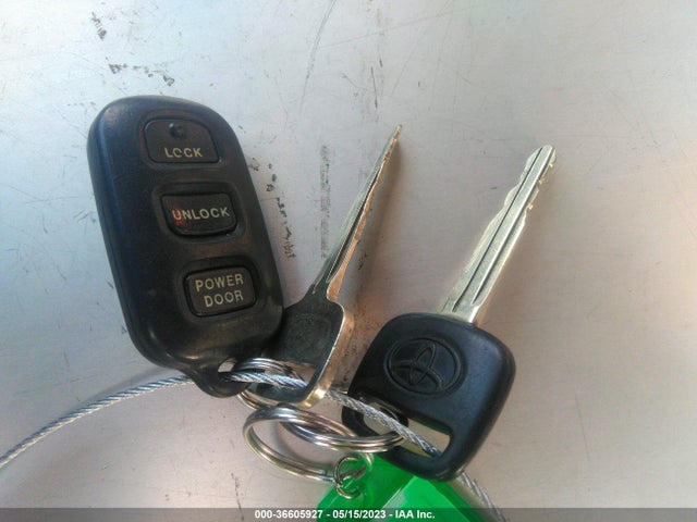 2001 TOYOTA SIENNA LE/XLE VIN: 4T3ZF13C91U323137