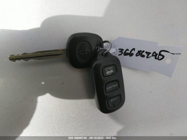 2005 TOYOTA CAMRY LE/XLE VIN: JTDBF32K250161528
