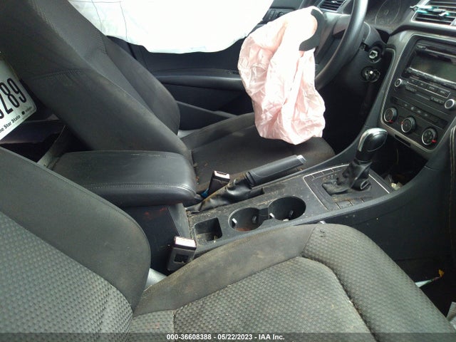 1VWAT7A37FC074291 Volkswagen Passat 1.8t S