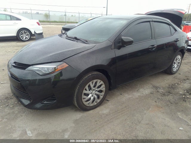 Toyota COROLLA LE 2018 5YFBURHE5JP744332 Image 2