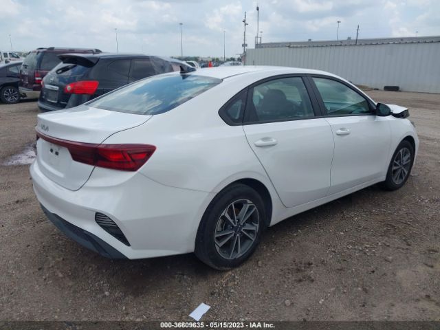 3KPF24AD4NE450942 KIA Forte Lxs