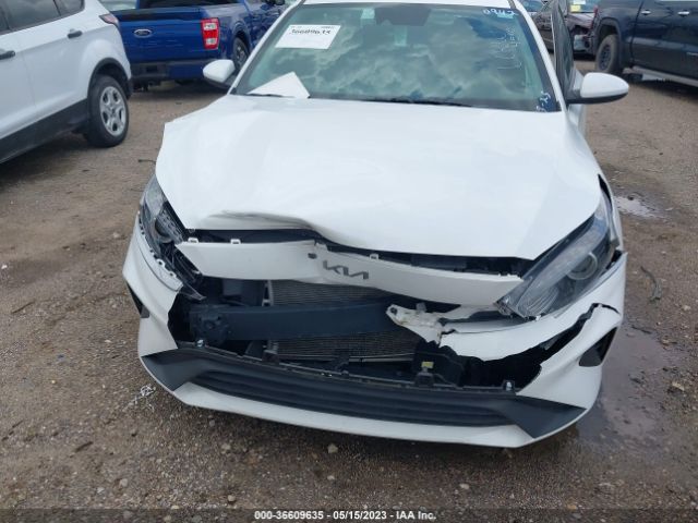 3KPF24AD4NE450942 KIA Forte Lxs