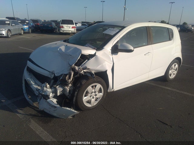 Chevrolet SONIC LS 2016 1G1JA6SG8G4168494 Image 2