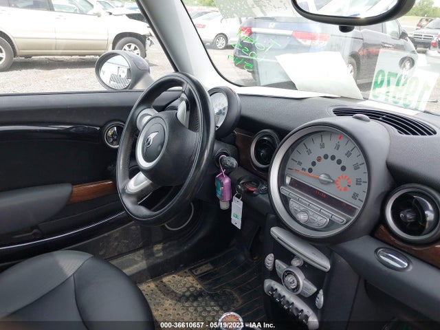 2008 MINI COOPER CLUBMAN WMWML33518TJ46478 Photo 4