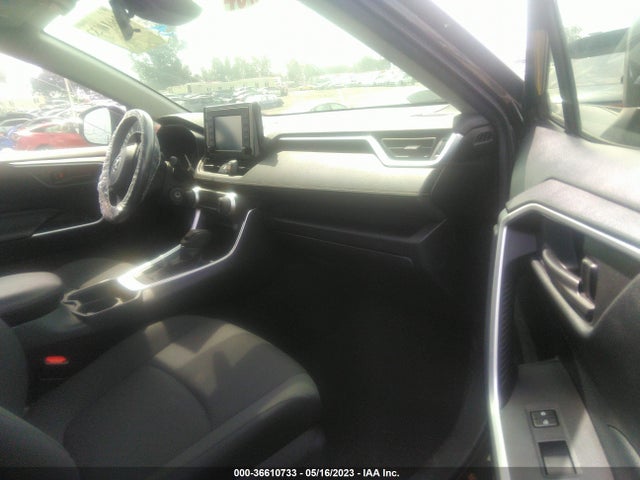 Toyota RAV4 LE 2019 JTMF1RFV3KJ011201 Image 7