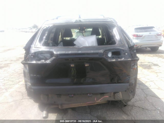 Toyota RAV4 LE 2019 JTMF1RFV3KJ011201 Image 8