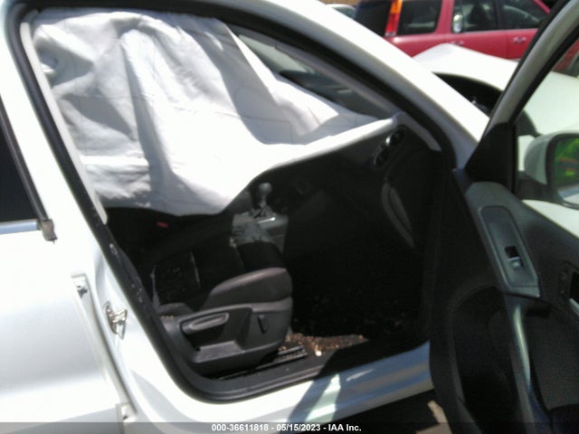 WVGAV7AX2FW605603 Volkswagen TIGUAN SE