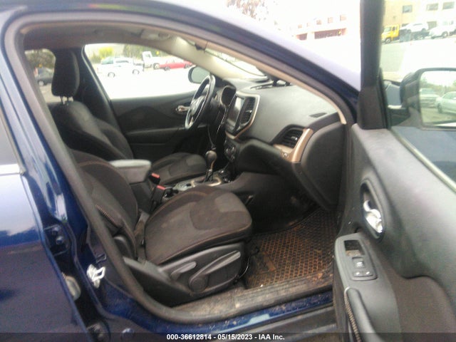 1C4PJMCSXFW692323 Jeep Cherokee Latitude
