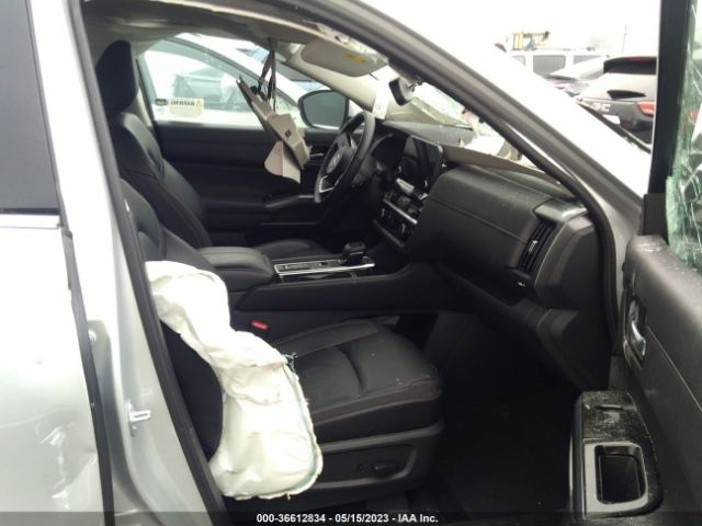 5N1DR3CB5NC256030 Nissan Pathfinder Sl