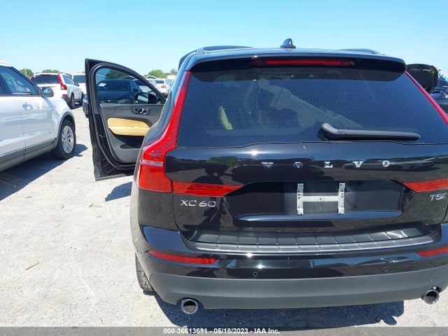2018 Volvo XC60, VIN: YV4102RK3J1039498