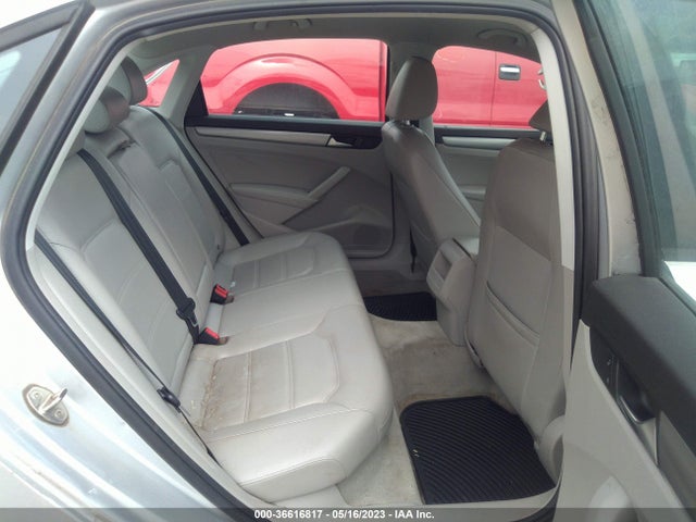 1VWAS7A38FC019822 Volkswagen Passat 1.8t Wolfsburg Ed