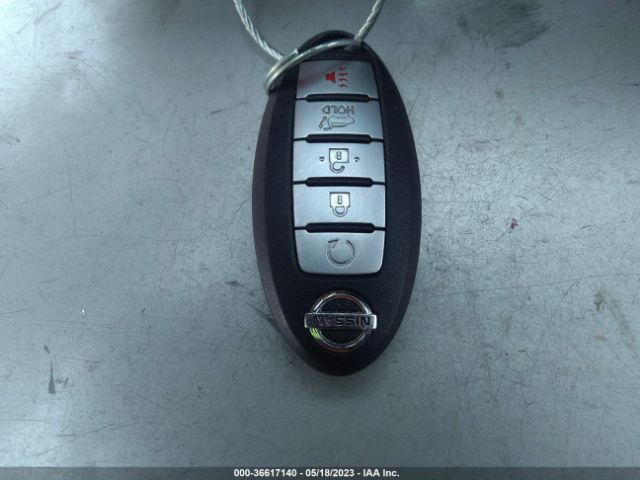 JN8AT2MT0HW137058 Nissan Rogue Sl