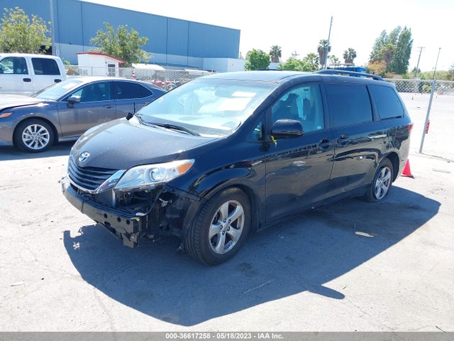Toyota SIENNA LE 2015 5TDKK3DC5FS684008 Image 2