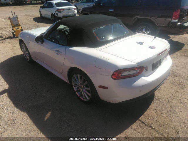 JC1NFAEK3J0133824 Fiat 124 Spider Lusso