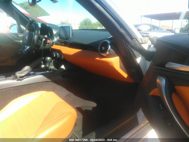 JC1NFAEK3J0133824 Fiat 124 Spider Lusso