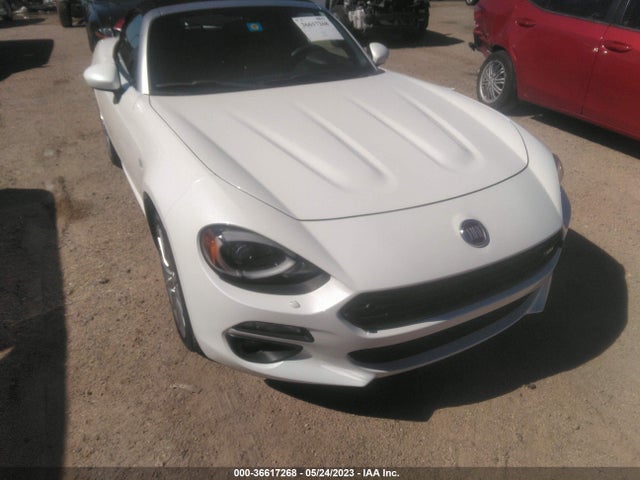 JC1NFAEK3J0133824 Fiat 124 Spider Lusso