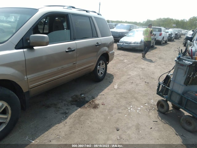 2003 HONDA PILOT EX VIN: 2HKYF18423H578624