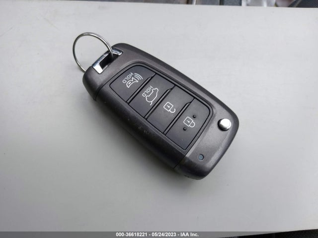 Hyundai ELANTRA GT 2018 KMHH35LE6JU075662 Image 3