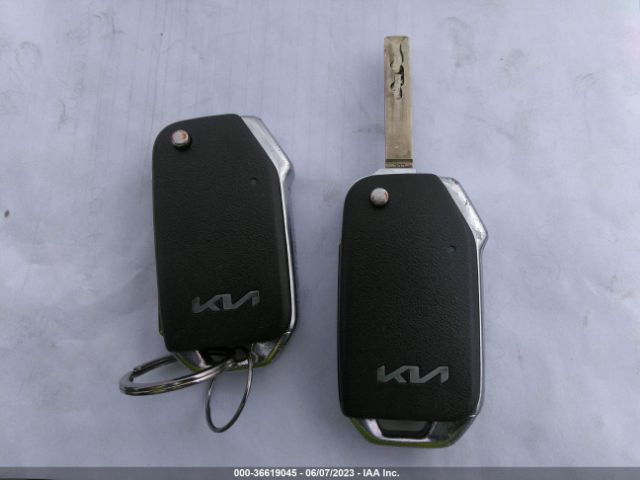 5XXG24J21NG101540 KIA K5 LX