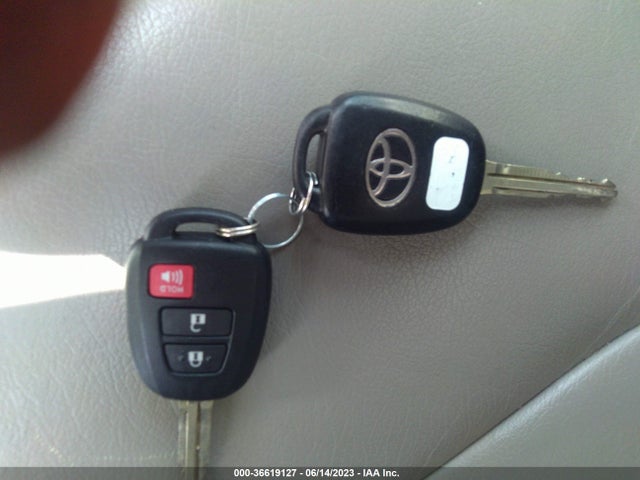 Toyota RAV4 LE 2014 JTMBFREV0ED084174 Image 3