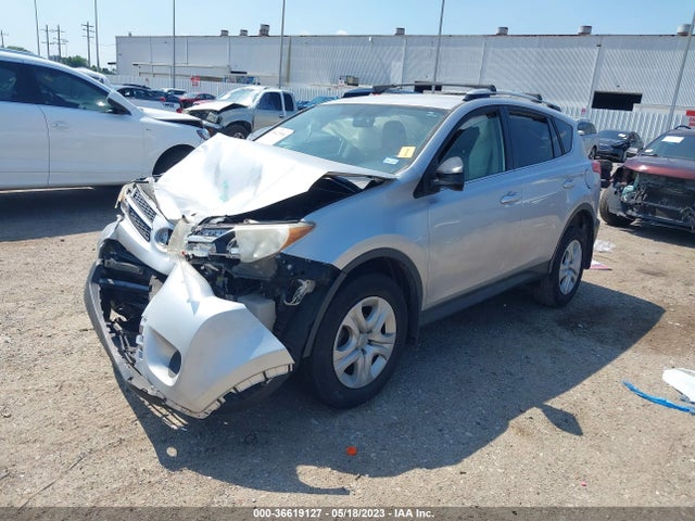 Toyota RAV4 LE 2014 JTMBFREV0ED084174 Image 2