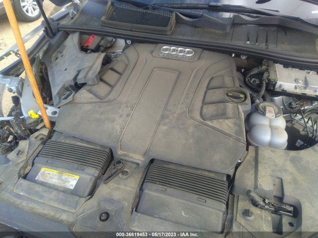 WA1LAAF75JD019703 Audi Q7 Premium Plus