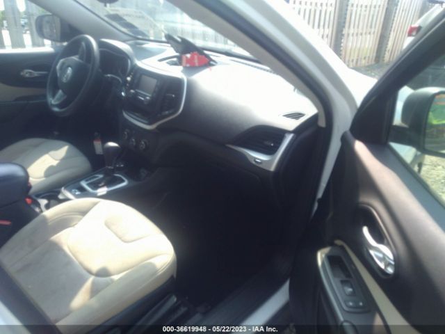 1C4PJMAB2FW588587 Jeep Cherokee Sport