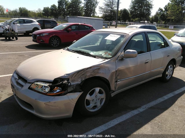 2000 HONDA ACCORD SDN EX W/LEATHER VIN: 1HGCG6684YA038914