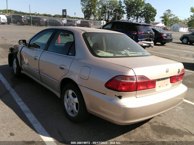 2000 HONDA ACCORD SDN EX W/LEATHER VIN: 1HGCG6684YA038914