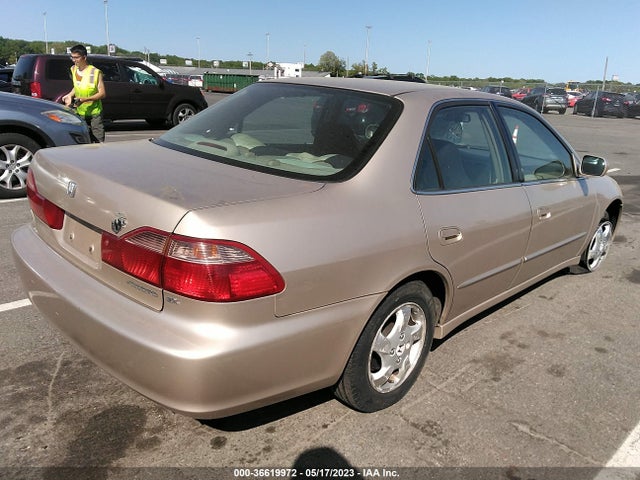 2000 HONDA ACCORD SDN EX W/LEATHER VIN: 1HGCG6684YA038914