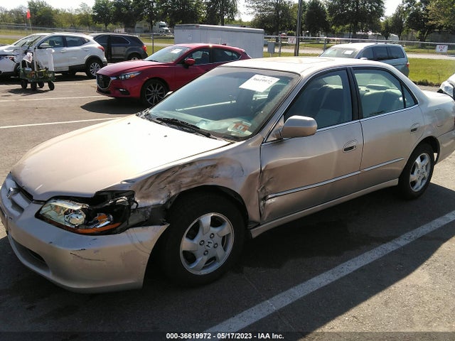 2000 HONDA ACCORD SDN EX W/LEATHER VIN: 1HGCG6684YA038914