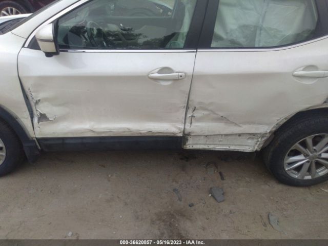JN1BJ1CR0JW204255 Nissan Rogue Sport Sv