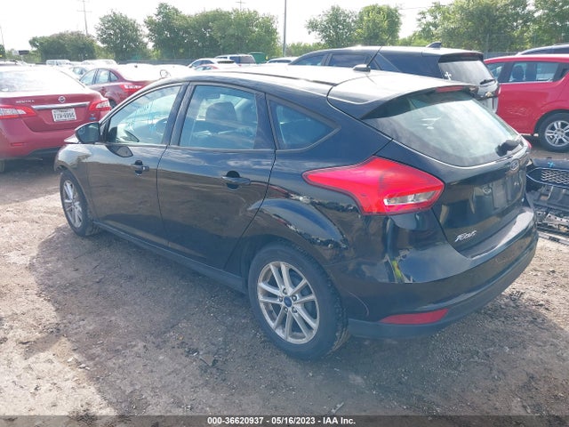 Ford FOCUS SE 2018 1FADP3K23JL315247 Image 3