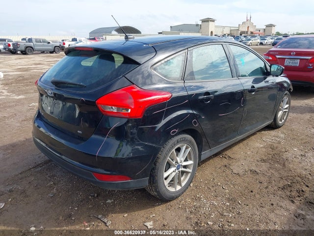 Ford FOCUS SE 2018 1FADP3K23JL315247 Image 4