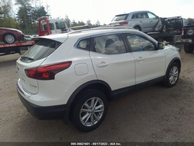 JN1BJ1CR4JW200211 Nissan Rogue Sport Sv