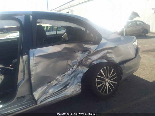 3VWD17AJ5FM246642 Volkswagen Jetta Sedan 1.8t Se