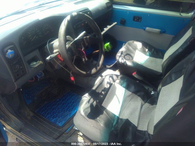 1994 NISSAN TRUCK XE VIN: 1N6SD11S4RC398020