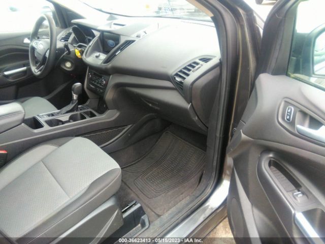 1FMCU0GD0HUA74898 Ford ESCAPE SE