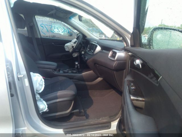 5XYPGDA55KG486023 KIA Sorento Lx V6