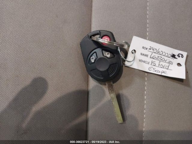 1FMCU9G9XFUC37375 Ford ESCAPE SE