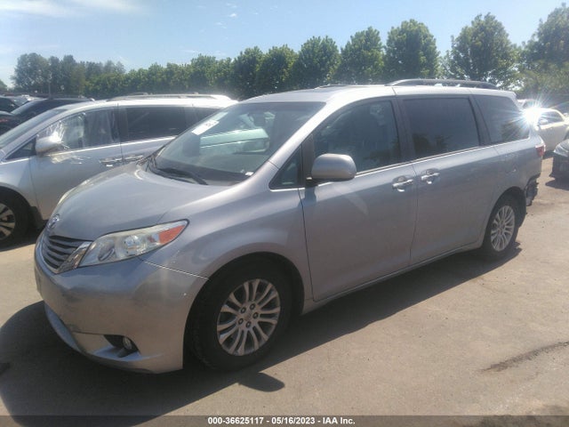 Toyota SIENNA XLE 2015 5TDYK3DC3FS596231 Image 2